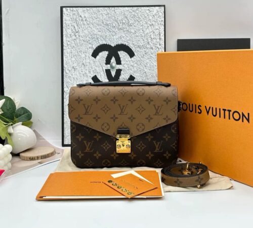 Louis Vuitton Pochette Metis M44876 photo review