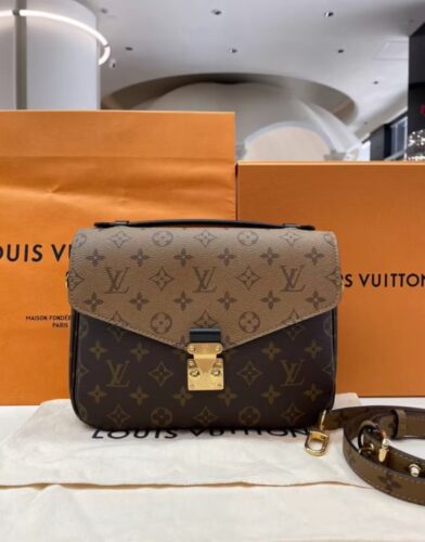 Louis Vuitton Pochette Metis M44876 photo review